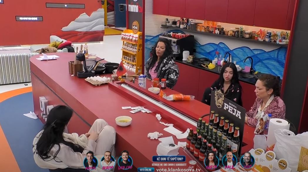 Xheneta ngacmon Rovenën për Gresën dhe Xuxin (VIDEO)