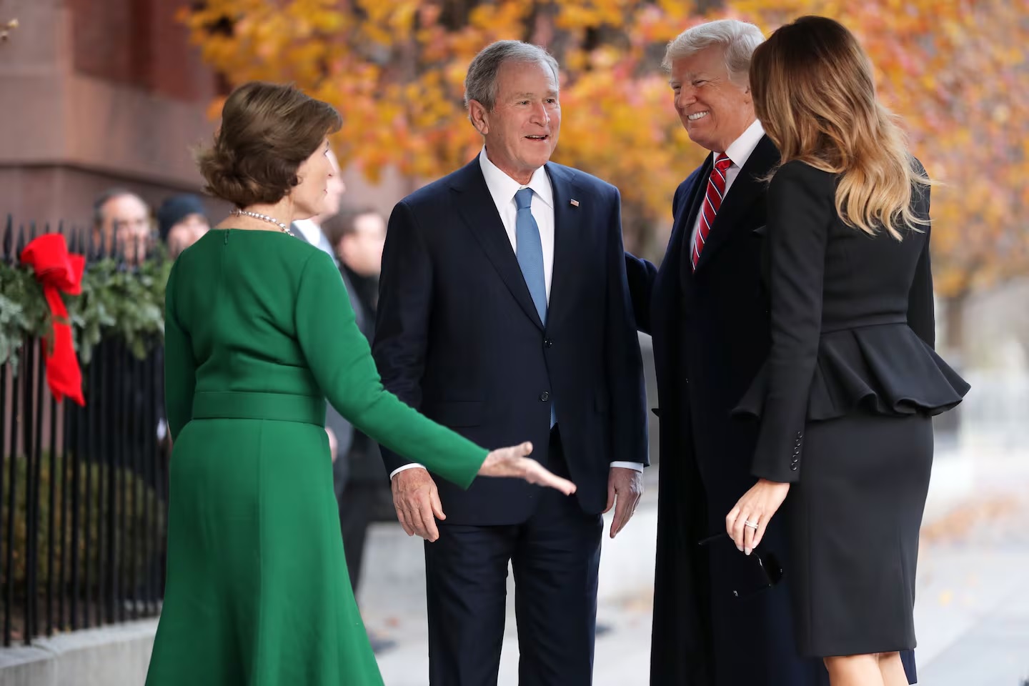 Ish-presidenti Bush e uron Trumpin