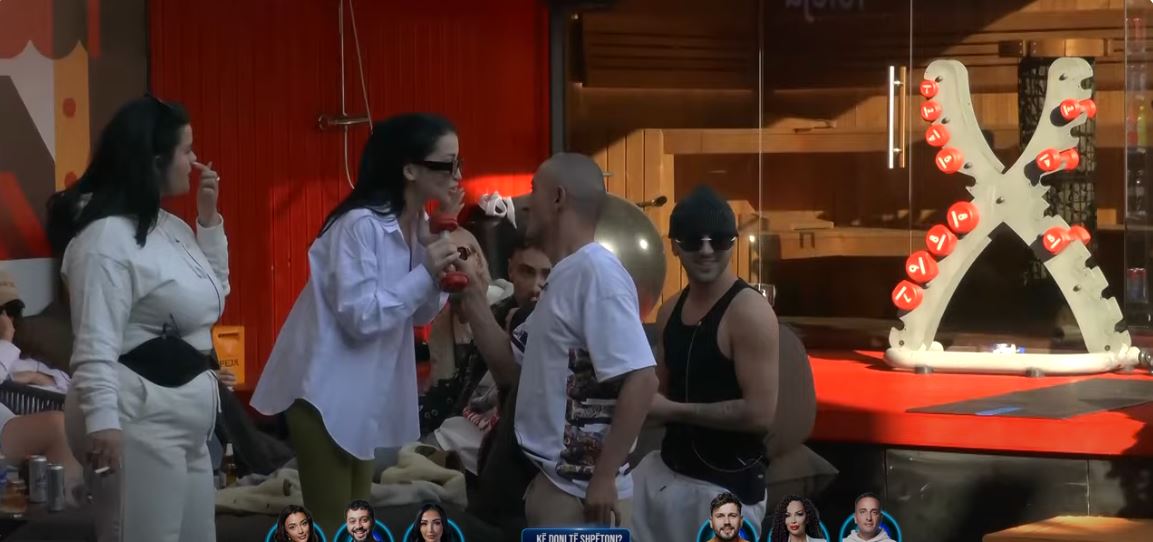 Vullneti në rolin e gazetarit, ‘raporton’ përplasjen Rovena-Xheneta (VIDEO)