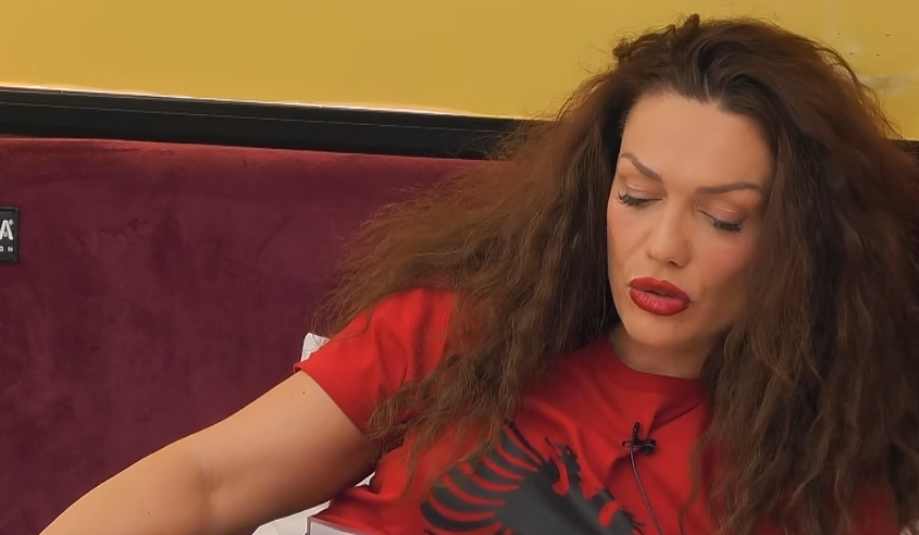 Drenusha e vetme, ushtron recitalin (VIDEO)