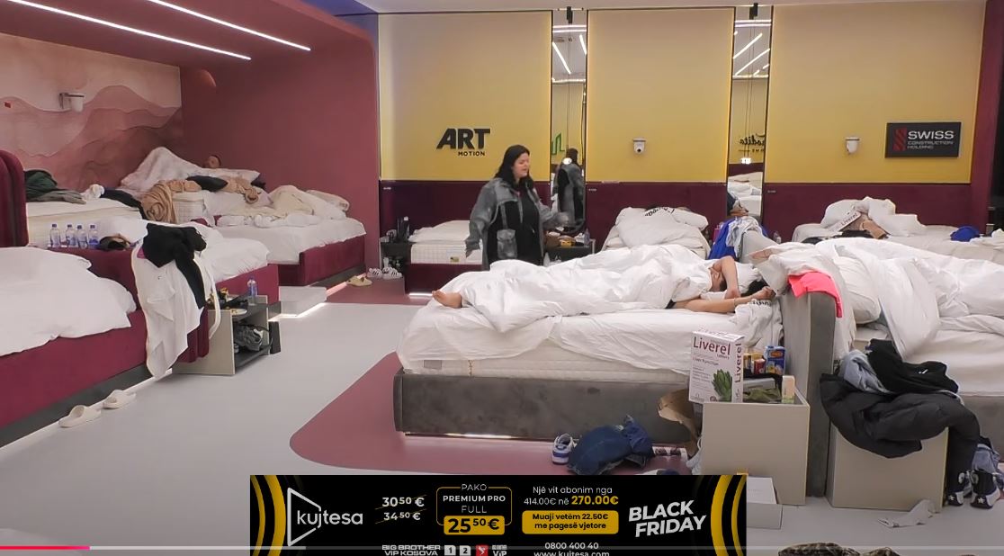 Gresa zgjon Xhenetën, Anisën, Lelën dhe Gjestin: Çohuni ju që e keni rrotullu shtëpinë (VIDEO)