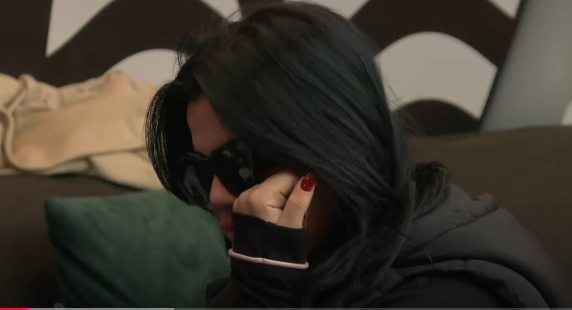 Gresa 'shpërthen' në vaj: Dua të dal, s'po mundem më! (VIDEO)