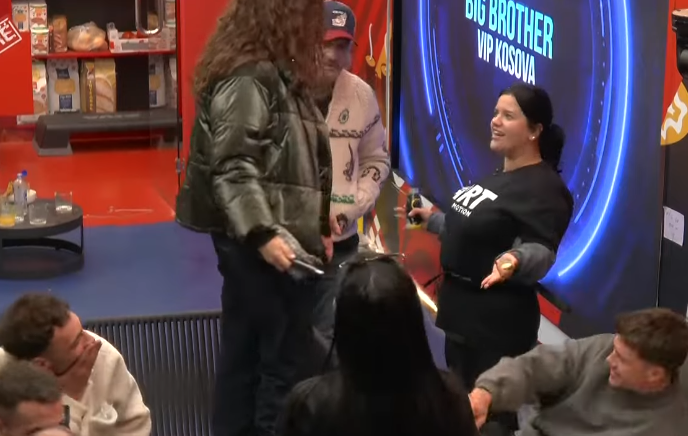 Gresa, Drenushës: Hajde në banjo, kokë me kokë (VIDEO)