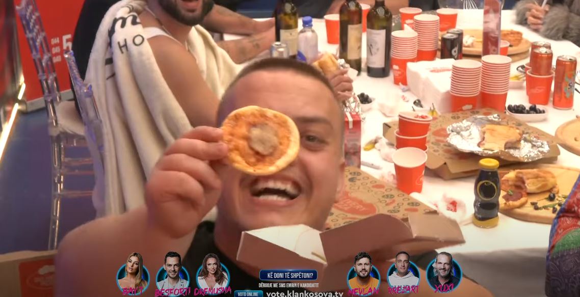 Burimi surprizohet nga 'Vëllai i Madh' me një picë të veçantë (VIDEO)