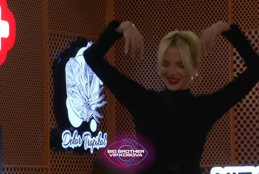 Sara dhuron spektakël, realizon vallëzim si dënim nga Xuxi (VIDEO)