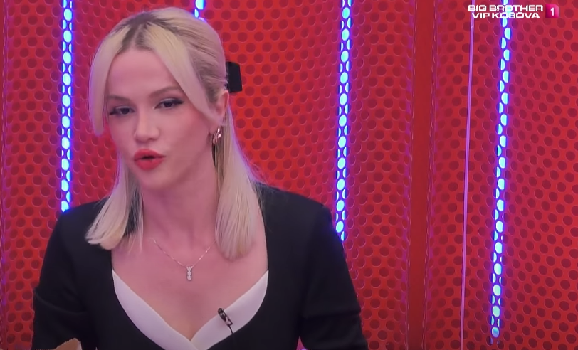 Sara merr një pyetje që nuk e priste fare nga publiku! (VIDEO)