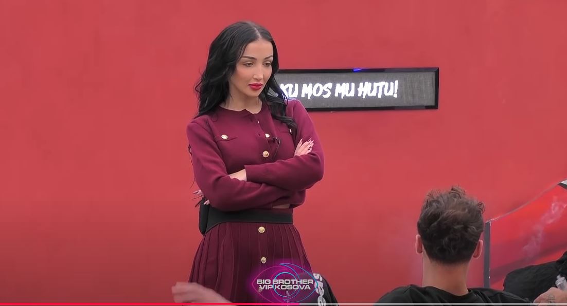 "Mi ka hap sytë kur isha gjysmë e zhveshur në banjo" – Xheneta me akuzë të fortë ndaj Arionit (VIDEO)