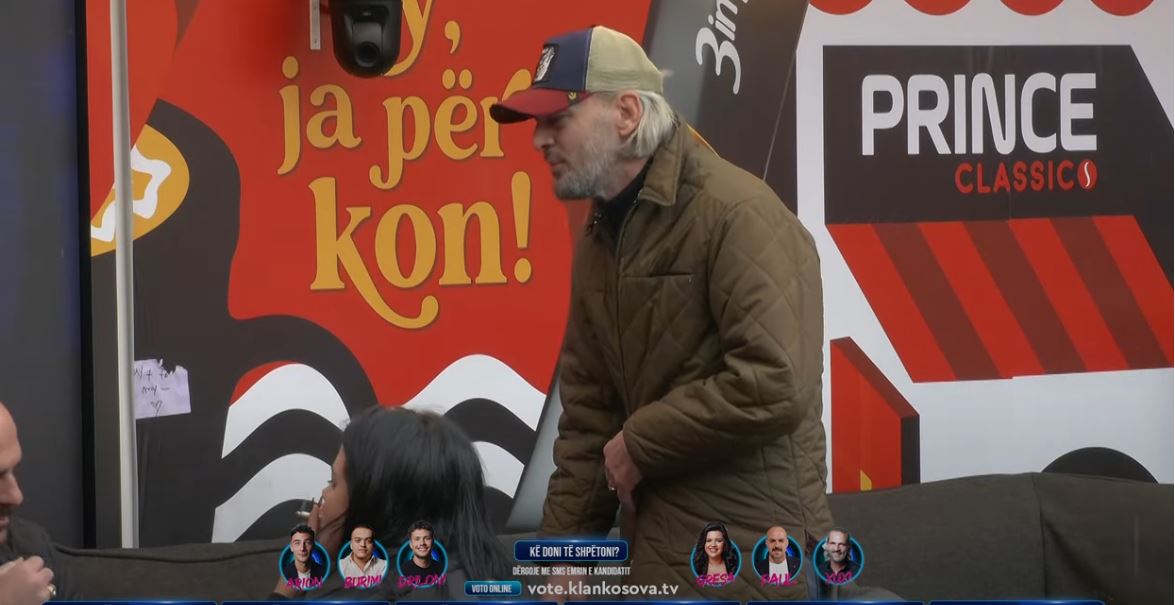Xuxi u tregon banorëve një histori me aktorin e madh, Mirush Kabashin (VIDEO)
