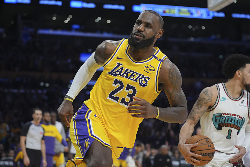Lakers fitojnë ndaj Grizzlies