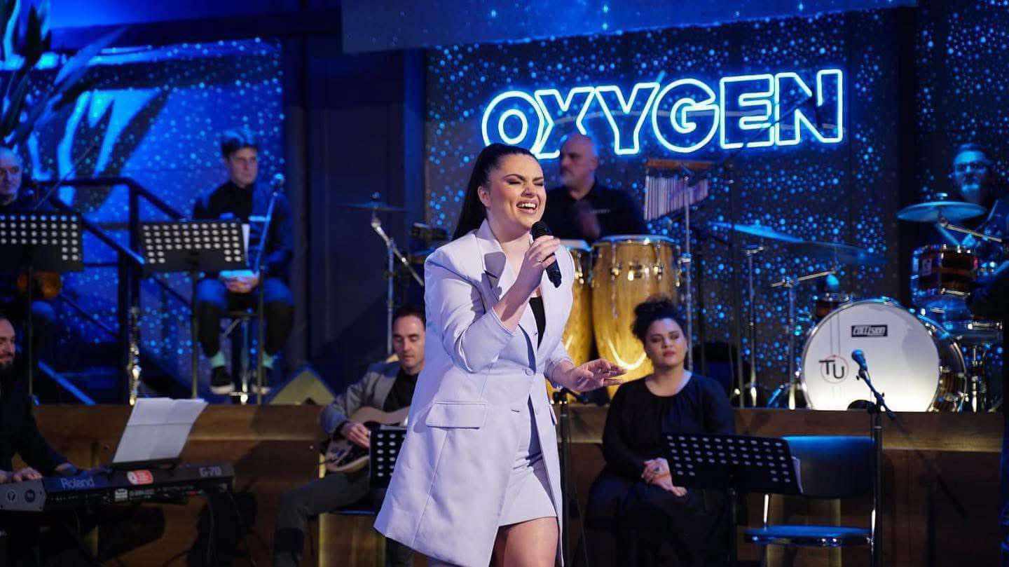 Nga 'Oxygen Show' në mbrëmjet me performanca live, Saranda Alija rrëfen lidhjen e saj me publikun