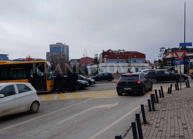 Autobusi i linjës 1 aksidentohet të Katedralja