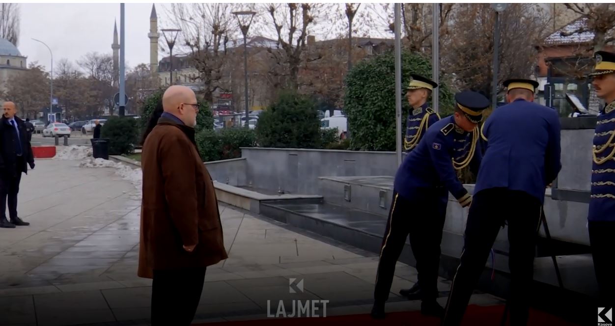 Lamtumira e Hovenierit: "I kalltë” pas Rugovës, detyrën e nisi e sosi me të (VIDEO)