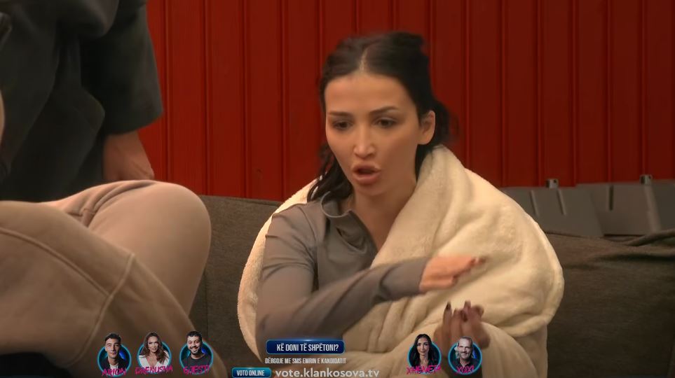 "Kujt ia mësyj e shti në dorë", Xheneta dhe Anisa përplasen keq