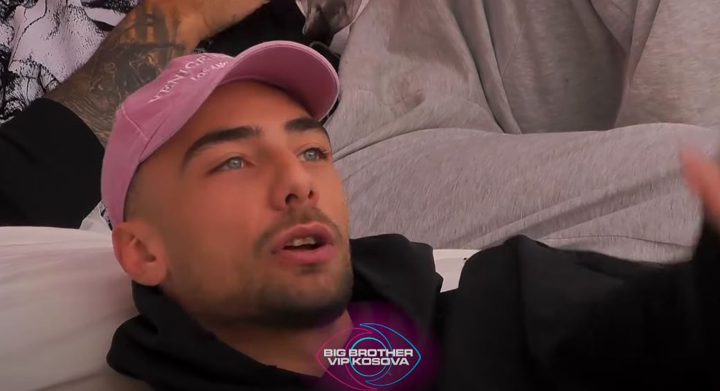 "Duhesh me bo test të ADN-së nëse bën fëmijë me Xhenetën", Arioni i kërkon falje Gjestit