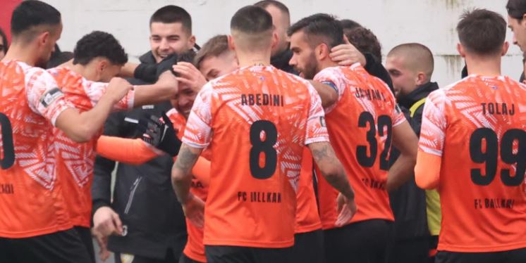Stinori vjeshtor i Superligës mbyllet sot me dy ndeshje, vëmendje te derbi lokal në Therandë