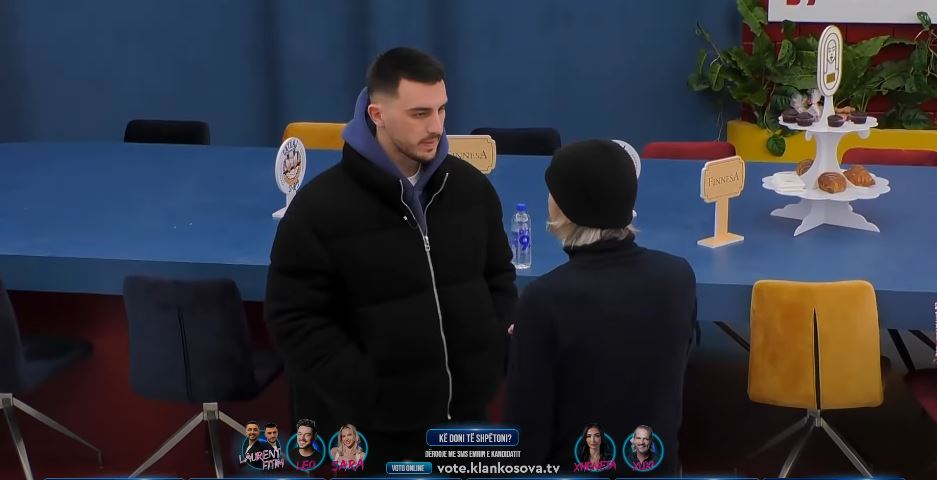 A i ka lënë Fitimi pa cigare banorët? Xuxi dhe Gjesti insistojnë që ai t’ju tregojë! (VIDEO)
