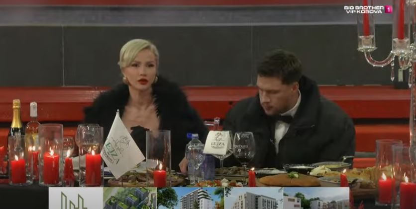 E refuzuan në fillim, por më pas të gjithë iu përgjigjen në pyetjet që ngriste Rovena (VIDEO)
