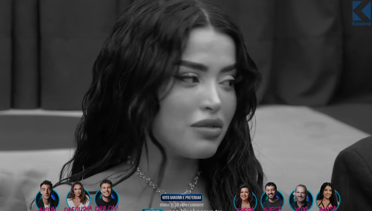 Momente emocionale, banorët përqafojnë Anisën pasi dëgjuan rrëfimin e saj! (VIDEO)