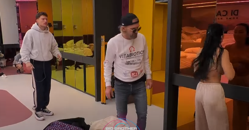 "Ti vdes për me i këqyr...", Xheneta provokon Drilonin (VIDEO)