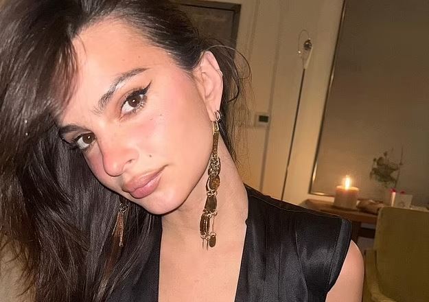 Emily Ratajkowski