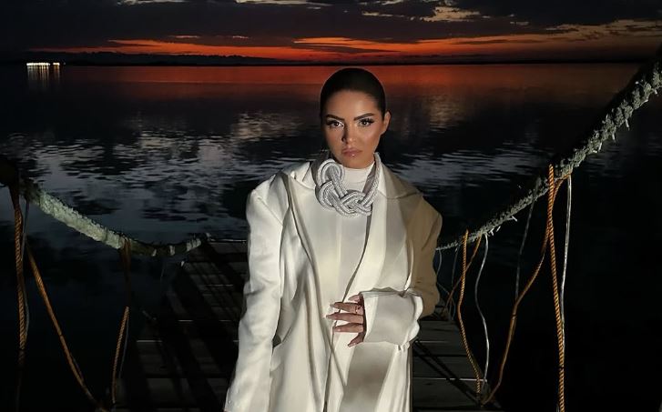 Fifi publikon këngën “Hala” (VIDEO)