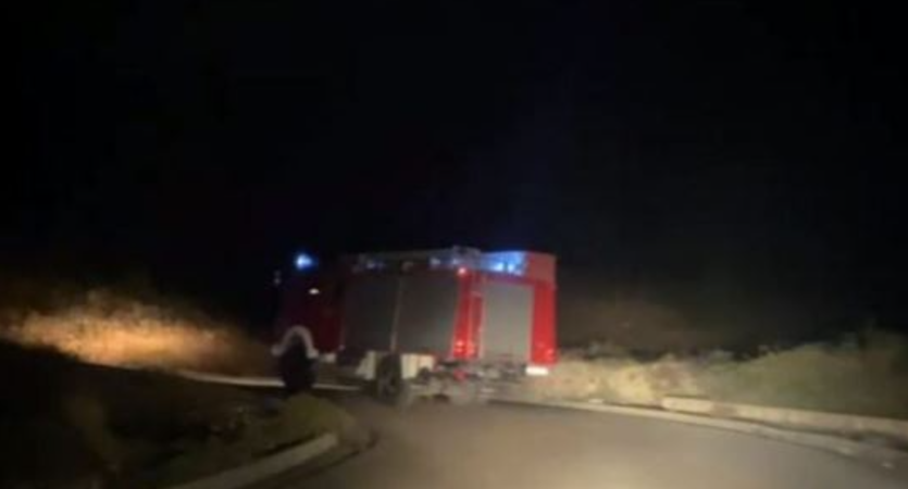 Zjarr në një banesë në Shkodër, dyshohet se brenda ndodhet një person