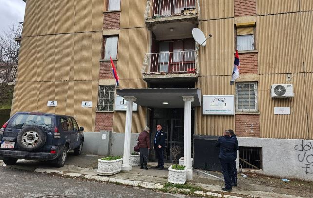 Policia has në struktura ilegale gjatë bastisjeve në veri