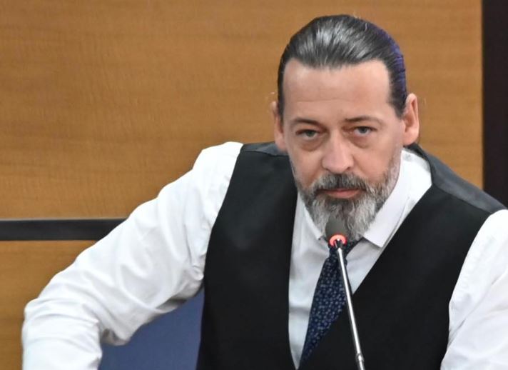 Gjykata s'e miraton arrestin shtëpiak, Gëzim Sveçla mbrohet në liri
