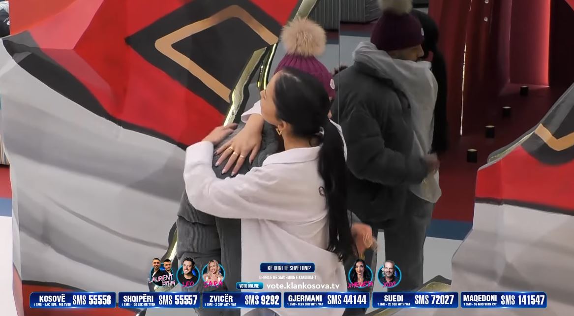 Gjesti shpërthen në lot pas fotove familjare, Xheneta e përqafon