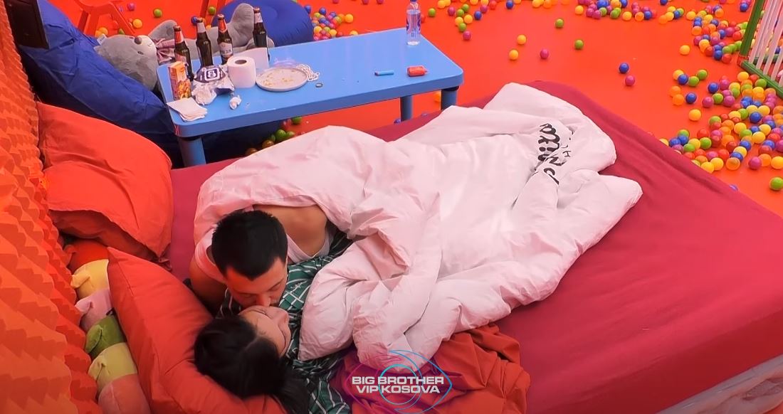 Gjesti nuk i ndahet Xhenetës, ja reagimi i saj (VIDEO)