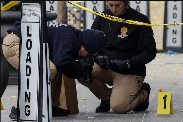 Policia e New York-ut e vazhdon kërkimin e të dyshuarit për vrasjen e shefit të "UnitedHealth"