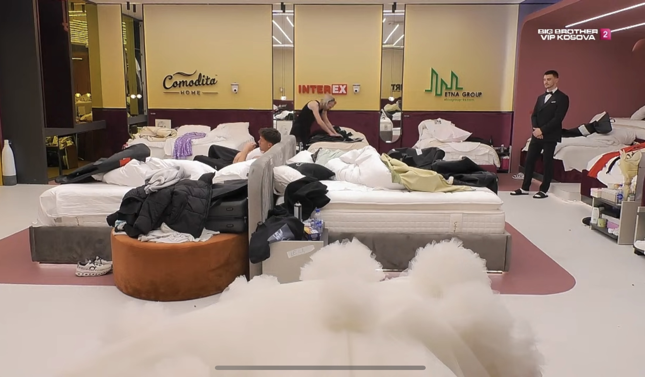 Banorët bëhen gati për programin festiv të Vitit të Ri (VIDEO)