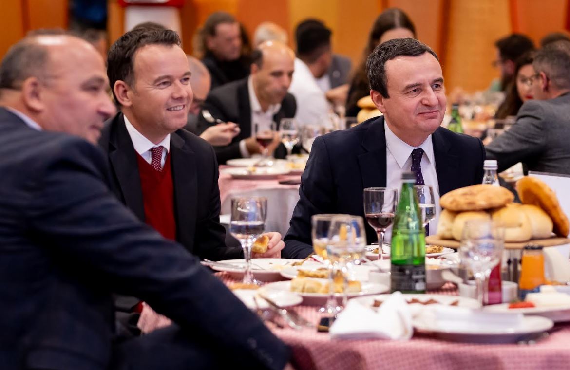 Kryeministri Albin Kurti, në festën tradicionale “Darka e Lamës”, që u organizua nga Ministria e Bujqësisë, Pylltarisë dhe Zhvillimit Rural. 2 dhejtor 2024. Foto: Kryeministria