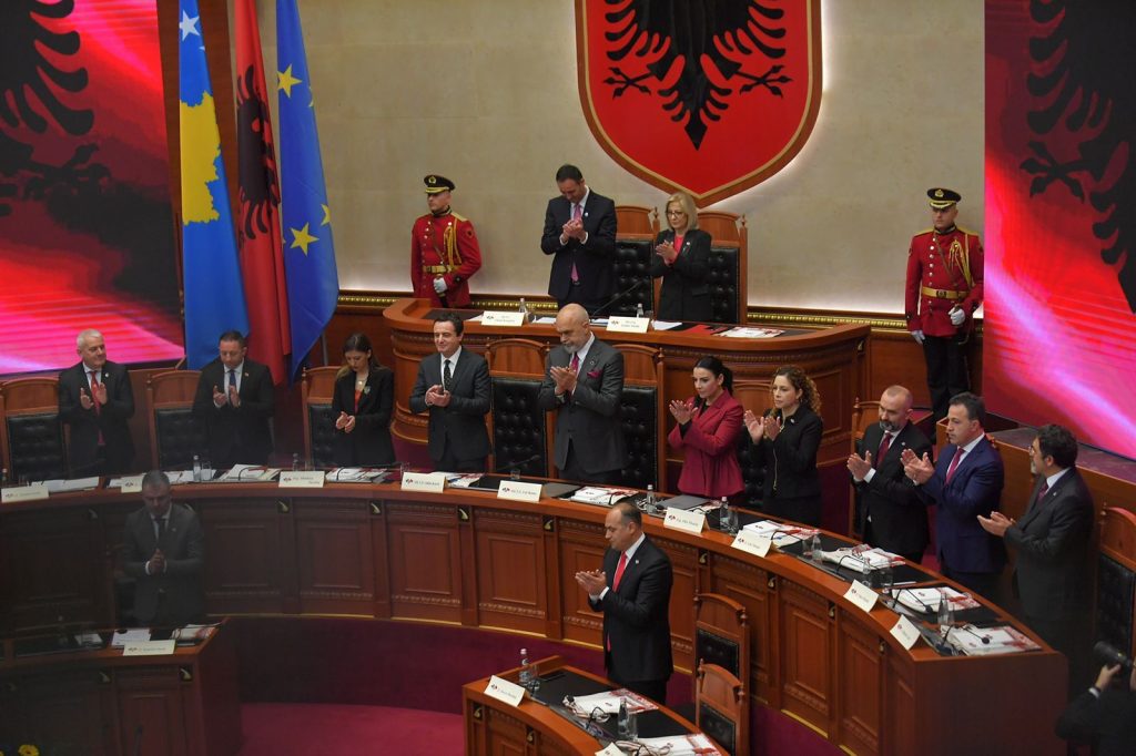 Kuvendi i Kosovës dhe i Shqipërisë, foto ilustruese