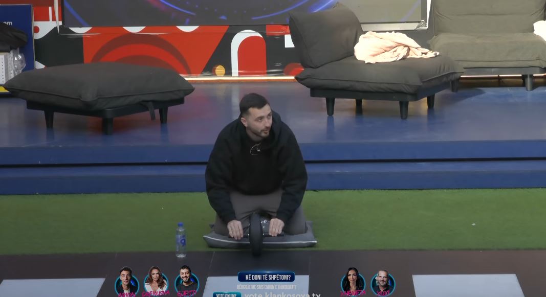 Djemtë e BBVK-së organizojnë 'kampionatin e rrotës’ (VIDEO)