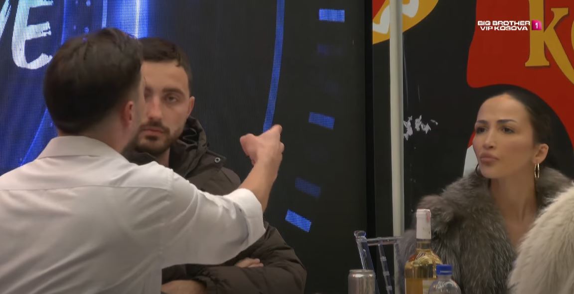 Xheneta, Leos: Më dhimbet Lela që ka dalë sepse e ke merituar ti