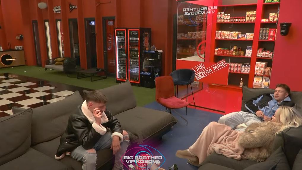 Leo me komplimente për Sarën: Je më realja në shtëpi (VIDEO)