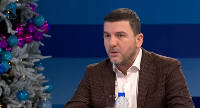 Memli Krasniqi flet për hitin ‘’Simpatia’’, thotë se Edona Llalloshi ia huqi partisë! (VIDEO)