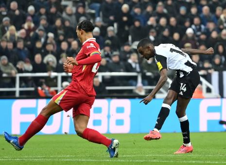 City e Chelsea fitojnë, Liverpool barazon