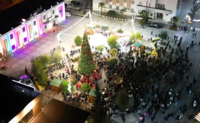 Edi Rama tregon atmosferën festive në Gramsh (VIDEO)