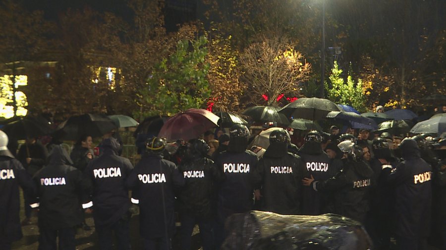 Procedohen 40 zyrtarë të PD dhe 21 qytetarë pas “paralizimit” të Tiranës, 7 të arrestuar