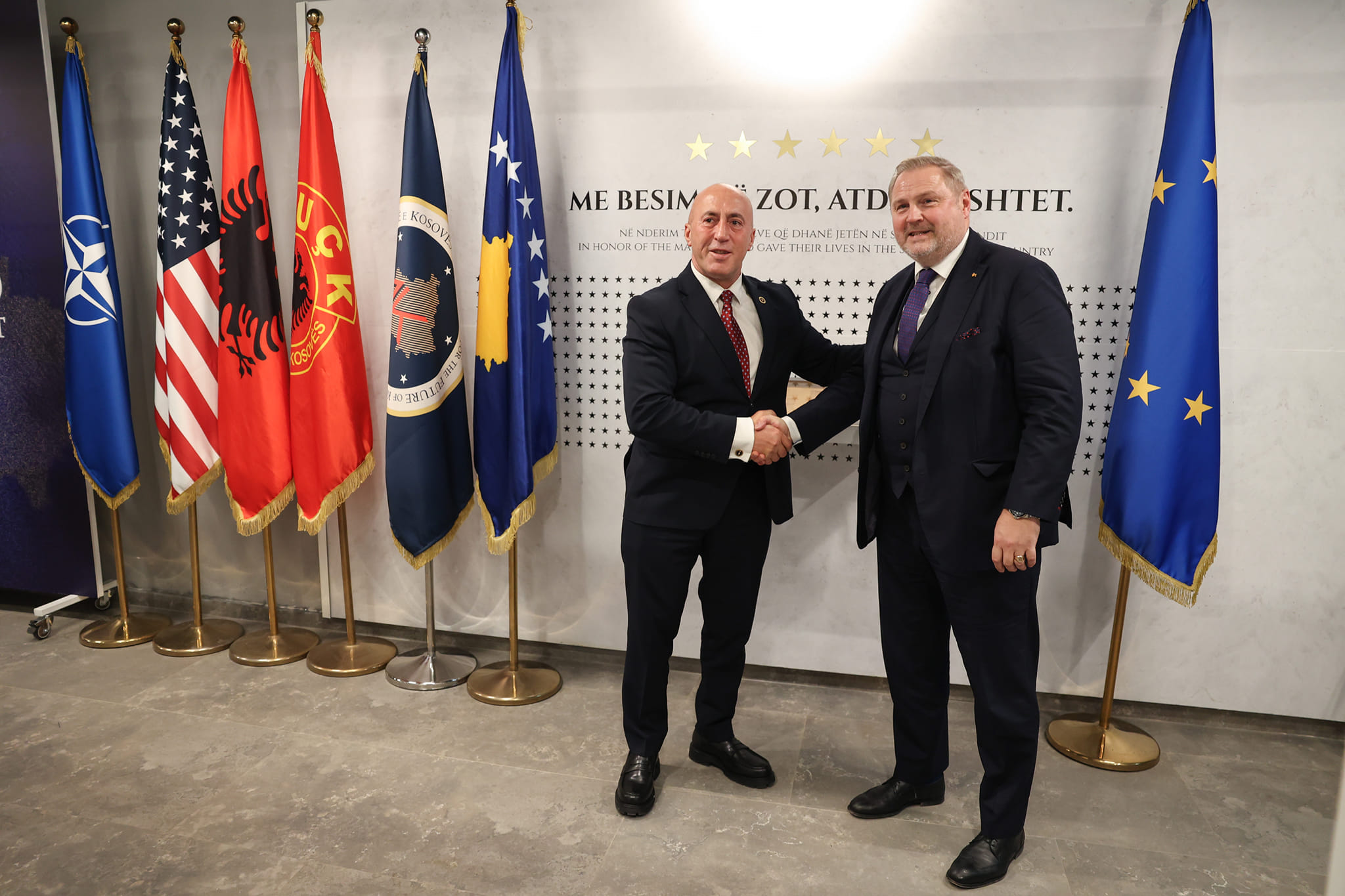 Me eurodeputetin dhe raportuesin e ri për Kosovën në Parlamentin Evropian, Riho Terras u takua edhe kreu i AAK-së, Ramush Haradinaj.