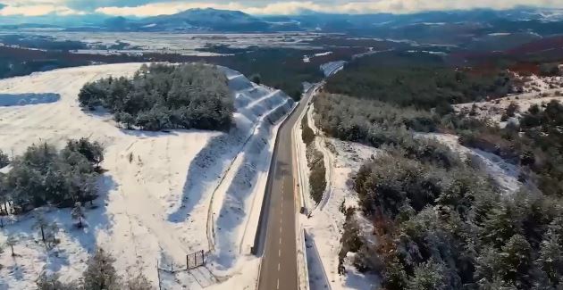 Rama me magjinë e rrugës për në Kolonjë, uron një ditë të mbarë