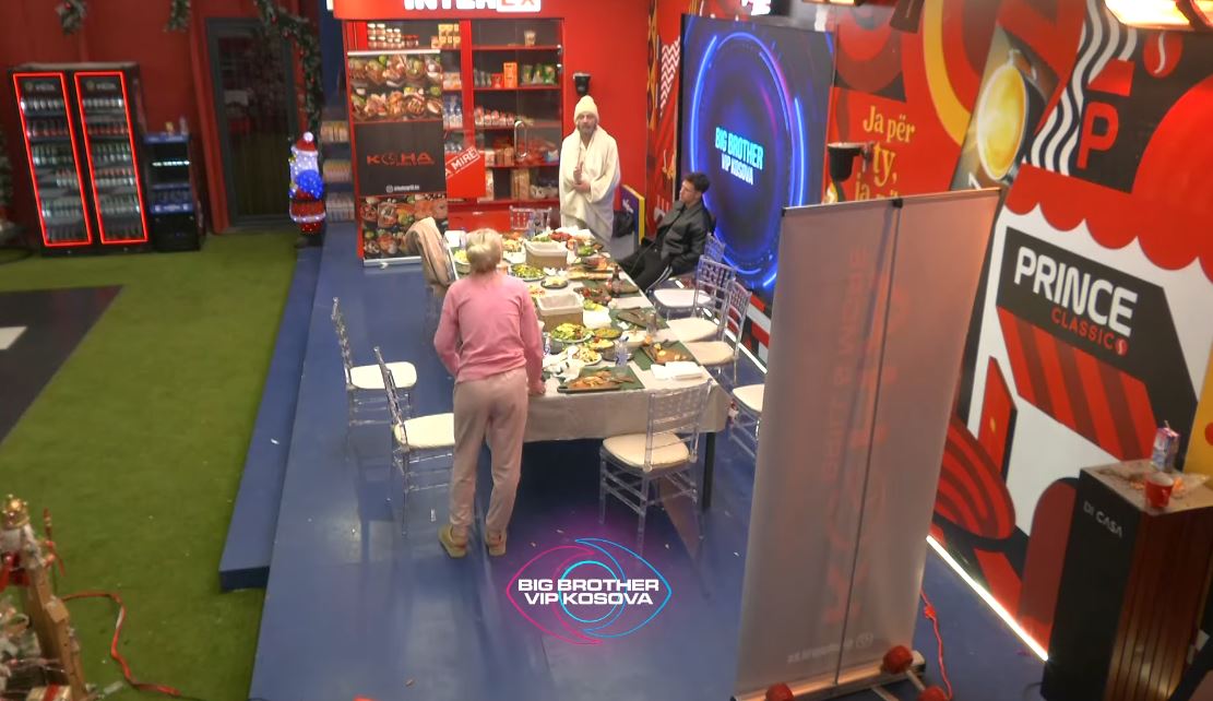 Sara e shqetësuar me Drilonin i kërkon Xuxit t'i lë vetëm