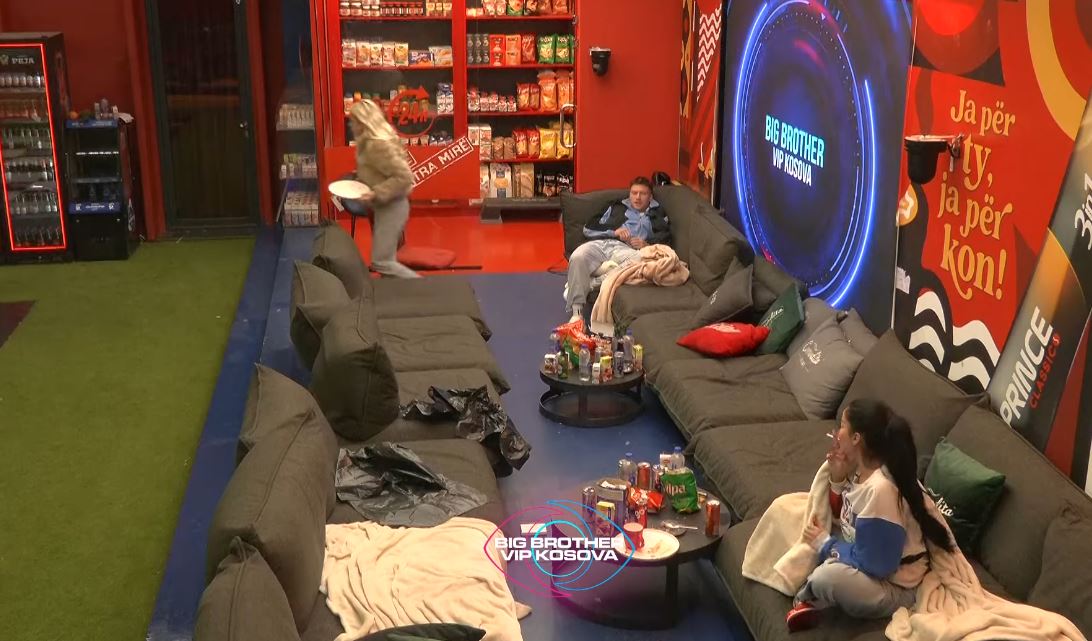 Sara e shmang sa herë ajo afrohet, kjo po i pengon Anisës (VIDEO)