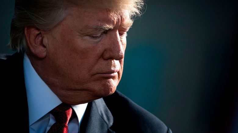 Trumpi ka në plan ta ndërrojë drejtorin e FBI-së