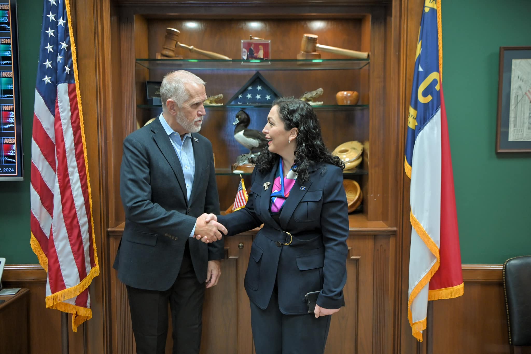 Presidentja e Kosovës, Vjosa Osmani në Uashington D.C është takuar me senatorin republikan, Thom Tillis.