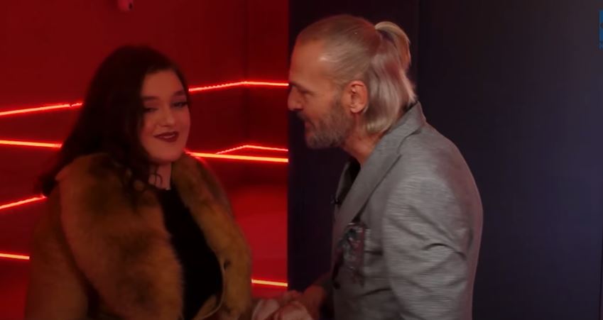 Xuxi e pyet vajzën nëse i ka dy cigare