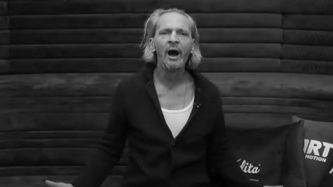 Dramë e madhe - Klipi që paraqet gjendjen e Xuxit, në mungesë të cigareve