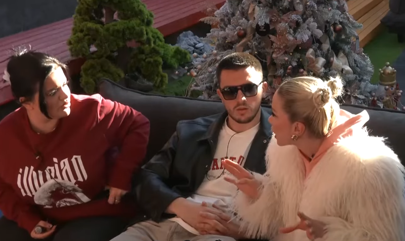 Përplasje për talentin në aktrim, Gresa i thotë Sarës fitove role për shkak të fizikut (VIDEO)